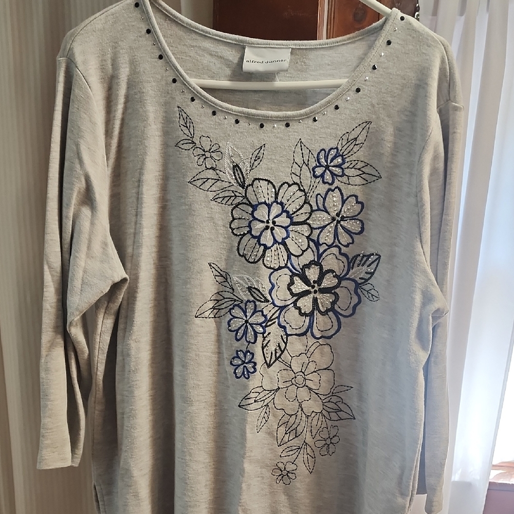 Alfred Dunner Cream 3/4 Sleeve Blouse with Floral Embellishments